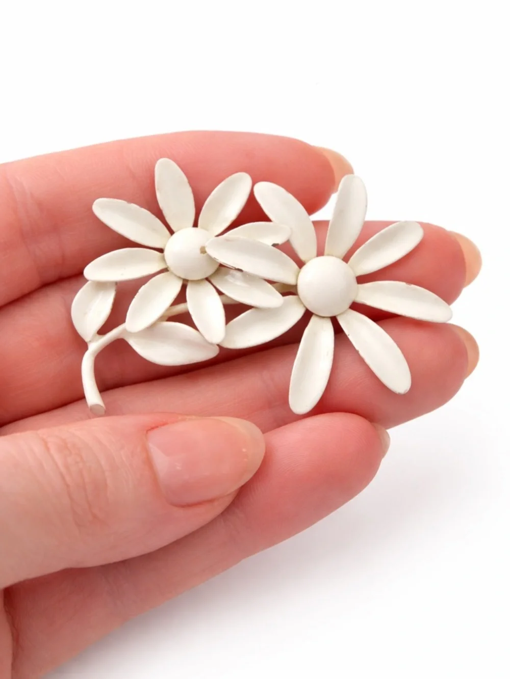 Vintage‎ White Enamel Double Daisy Brooch Mid Century Cottagecore Floral Pin